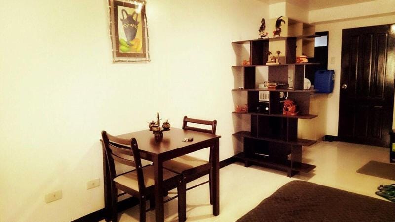 Darvy Suites Hotel in Muntinlupa