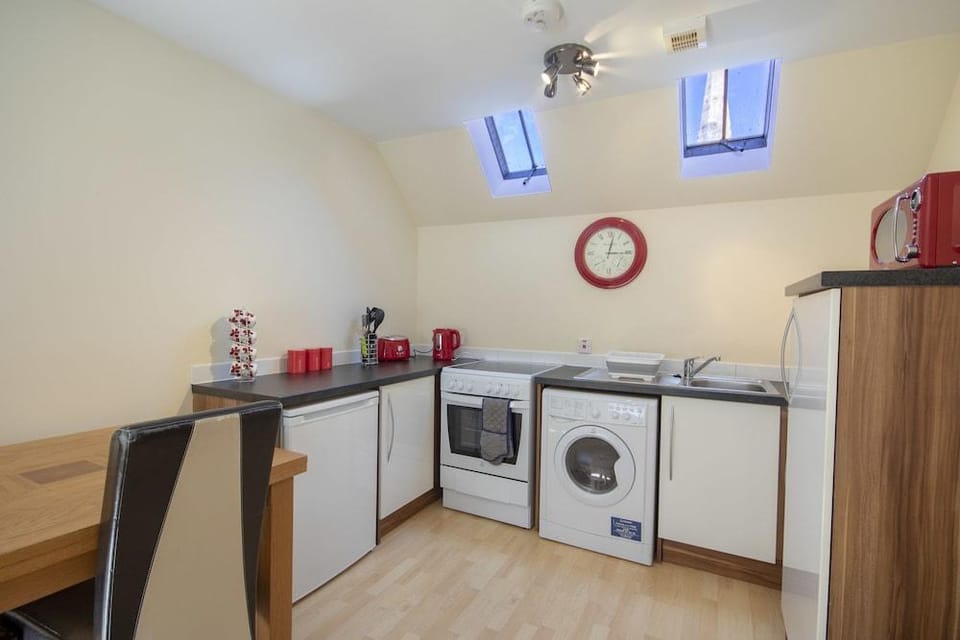 1 Varis Apartments Hotel in High Street