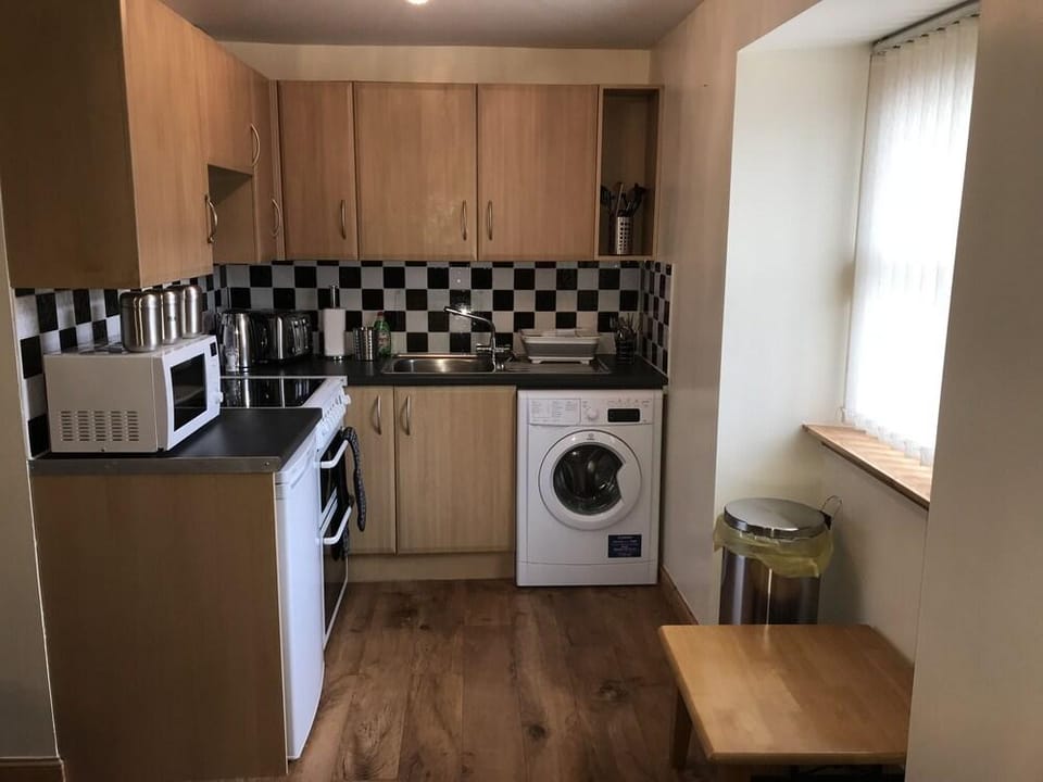 1 Varis Apartments Hotel in High Street
