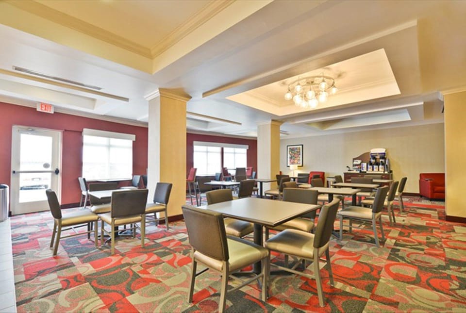Holiday Inn Express & Suites Utica By IHG Hotel in Utica