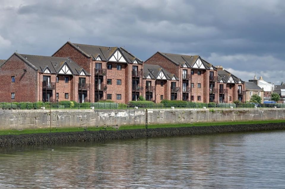 Harbour House - Donnini Apartments Hotel in Ayr