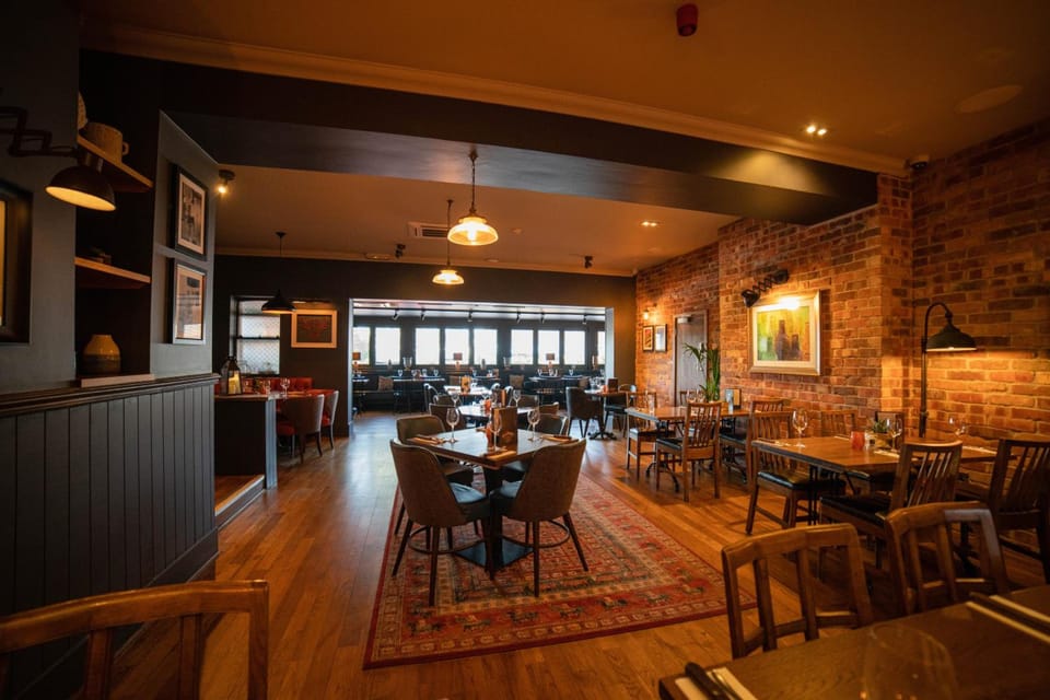 Harper's Steakhouse with Rooms, Southampton Swanwick Marina Inn in Fareham District