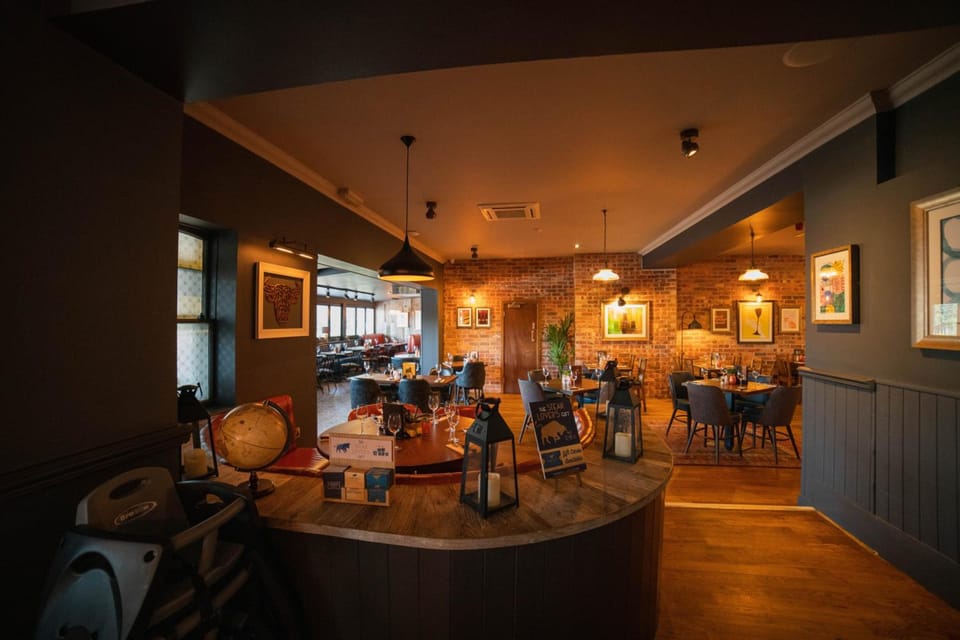 Harper's Steakhouse with Rooms, Southampton Swanwick Marina Inn in Fareham District