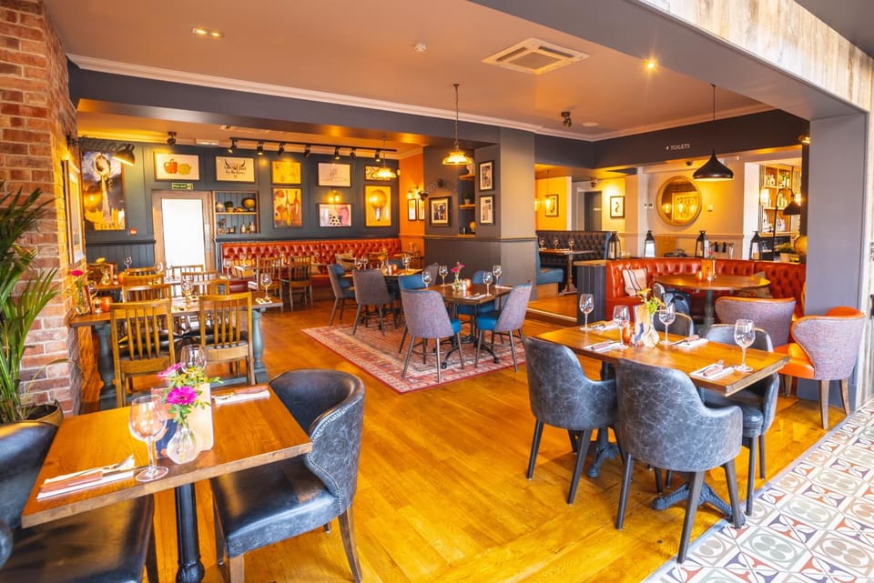 Harper's Steakhouse with Rooms, Southampton Swanwick Marina Inn in Fareham District