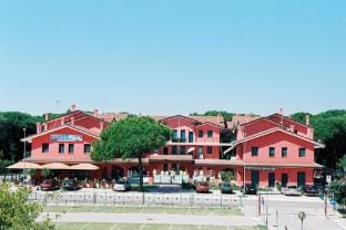 Beautiful apartment with swimming pool by Beahost Rentals Hotel in Rosolina Mare