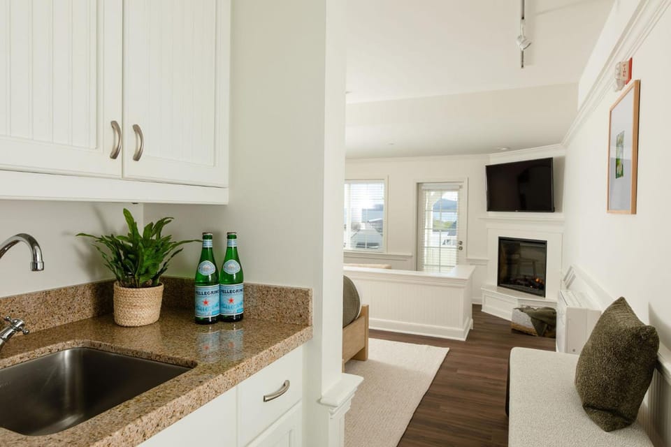 Outlook Inn on Orcas Island Hotel in Eastsound