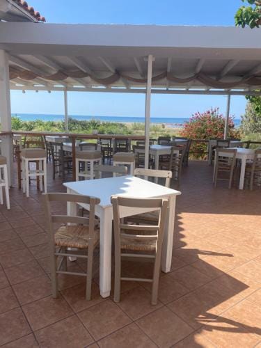 Artemis Hotel-MeRaki Restaurant Hotel in Crete