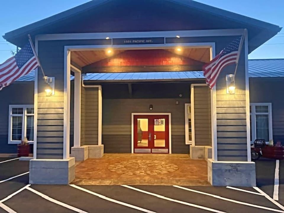 The Fireside Inn Hotel in Long Beach