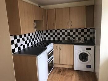 2 Varis Apartments Hotel in High Street