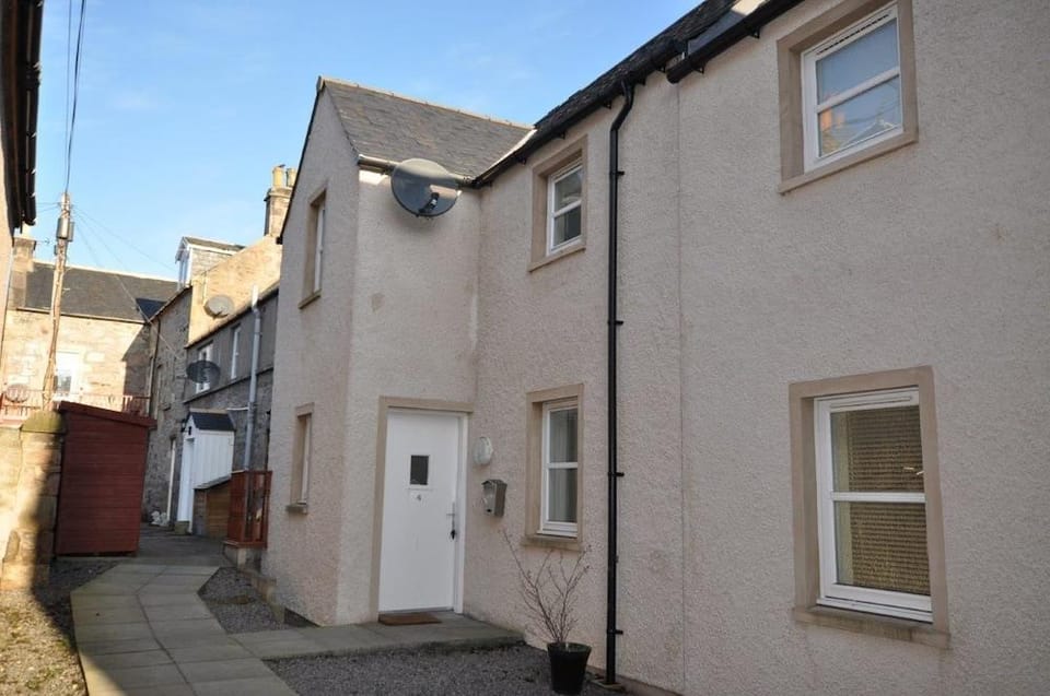 7 Varis Apartments Hotel in High Street