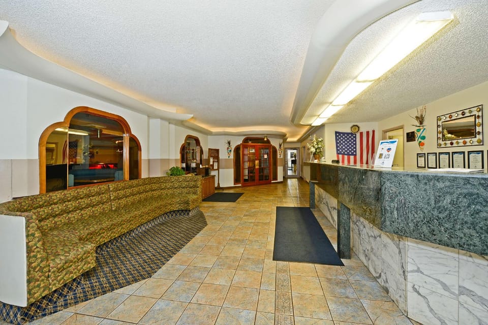 Howard Johnson by Wyndham Benton Harbor Hotel in Michigan