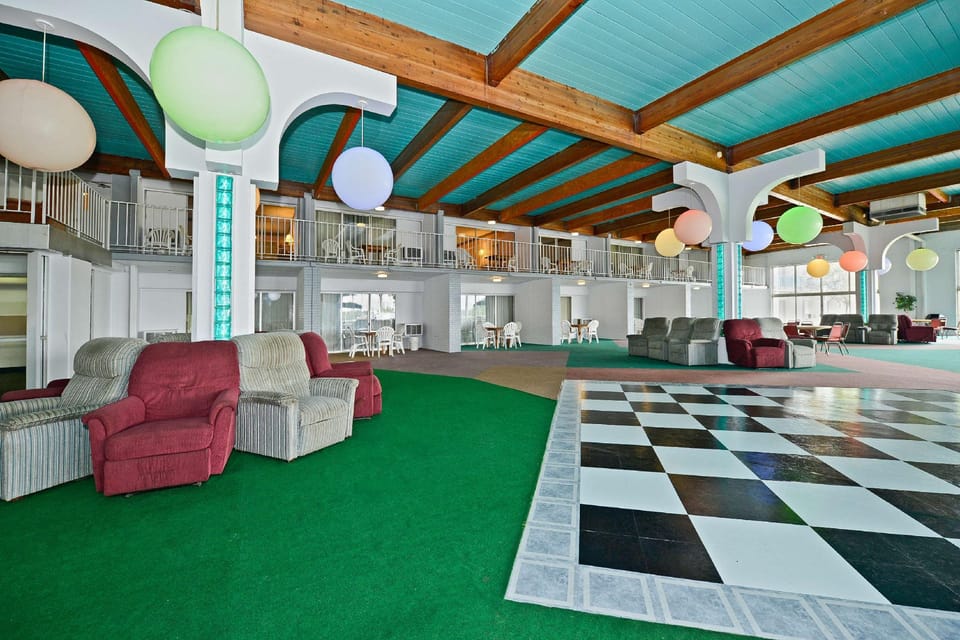 Howard Johnson by Wyndham Benton Harbor Hotel in Michigan