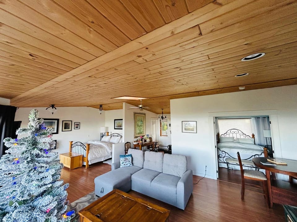 Armand Heights Hotel in Salt Spring Island