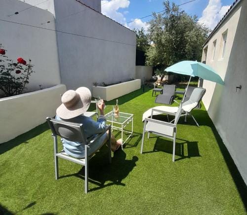 L'olivier TESSA Hotesse suite 30m2 terrasse 20m2 Hotel in Brignoles