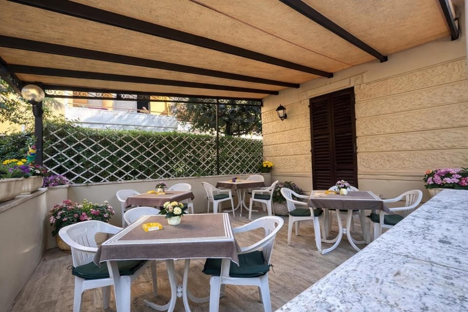 Hotel Villa Pina - Vicino al mare con parcheggio e giardino Hotel in Senigallia