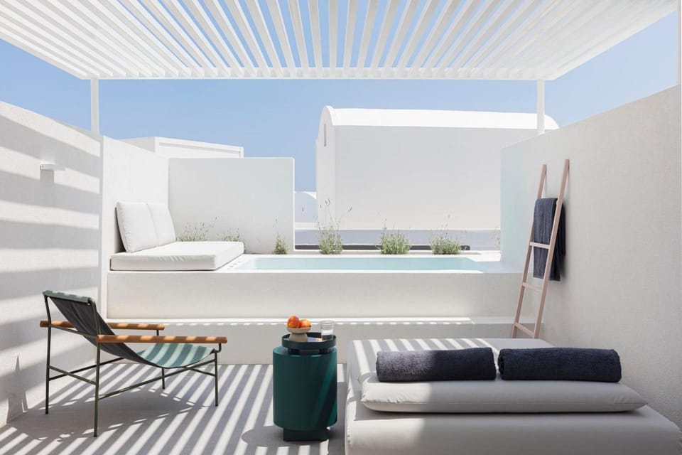 Neo Suites Hotel in Thera