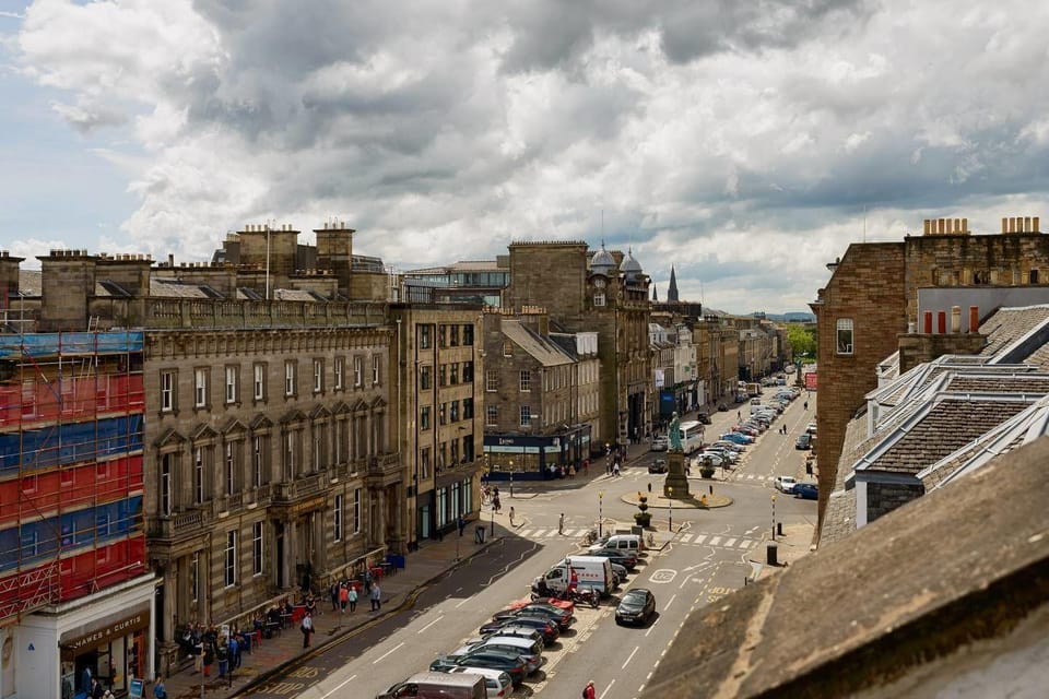 Luxury George Street Apartments: Castle Suite Hotel in Edinburgh