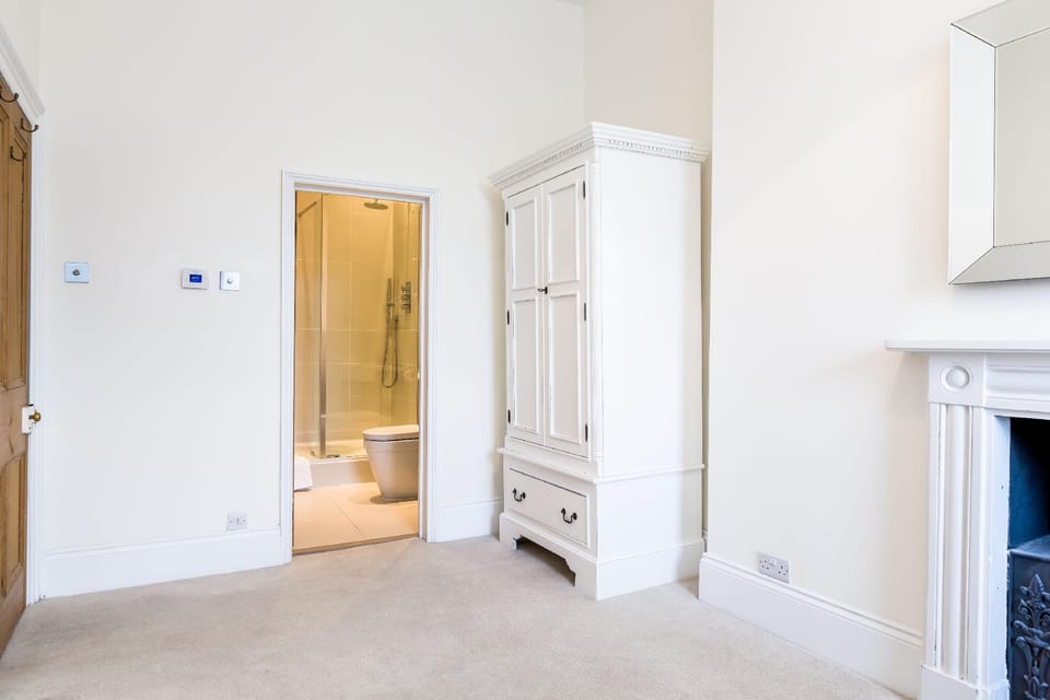 Luxury Apartments - Queen Circus Hotel in Cheltenham