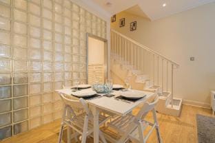 2 Bed Grassmarket Apartment Hotel in Edinburgh