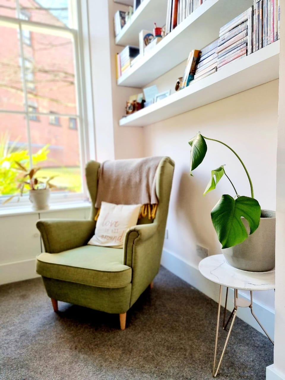 Vibrant Spacious Apartment In West End Hotel in Glasgow