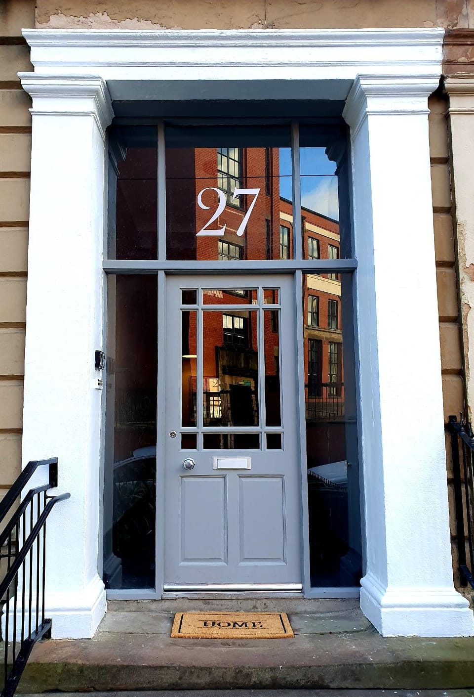 Vibrant Spacious Apartment In West End Hotel in Glasgow