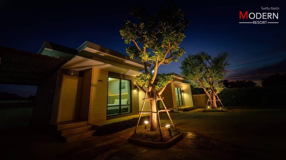 Modern Resort  Phichit Resort in Laos
