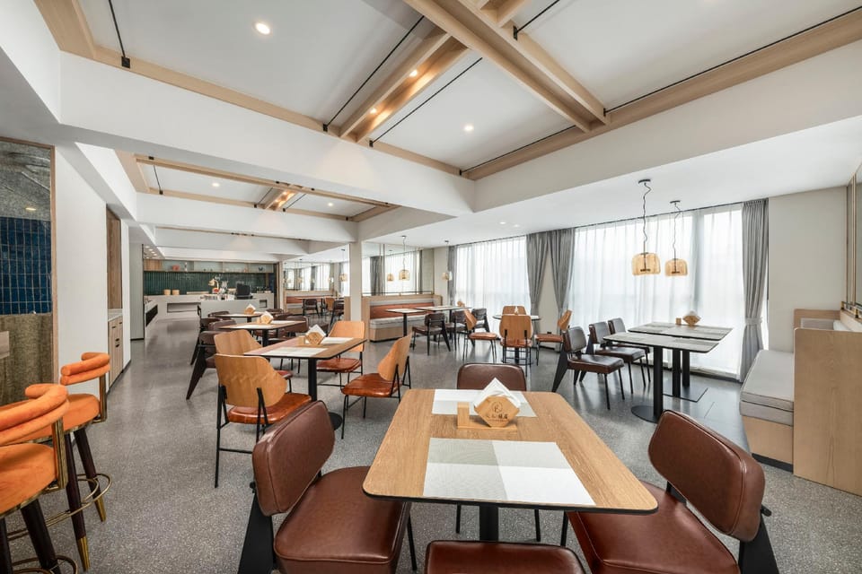 Kaiyuan Yiju Hotel, Deqing High-speed Railway Station, Moganshan Hotel in Hangzhou