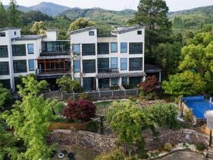 Mogan Mountain · Suzhou Style Garden Hostel Hotel in Zhejiang