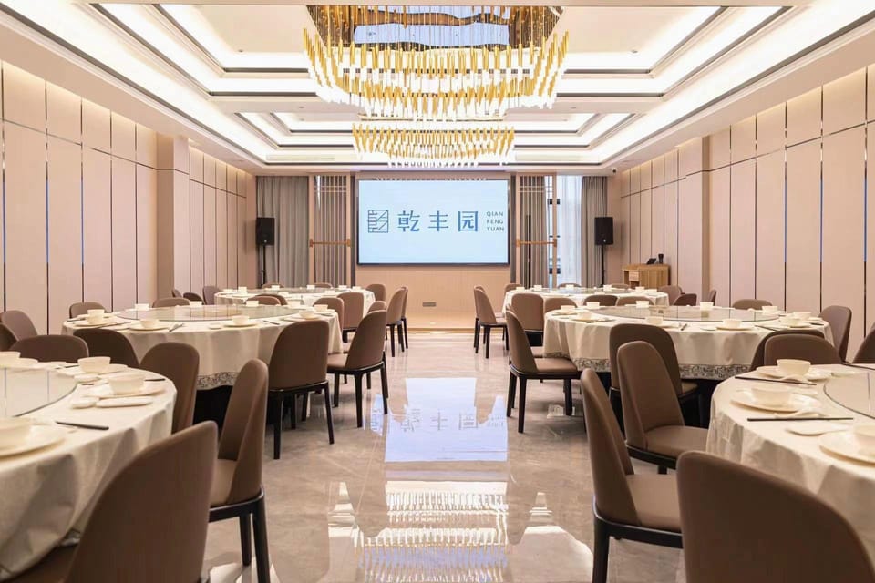 CAOHUQIANFENGYUANARTHOTEL Hotel in Zhejiang