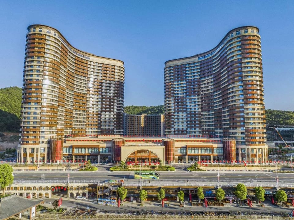 Longemont Taihu Lake Town Hotel Hotel in Suzhou
