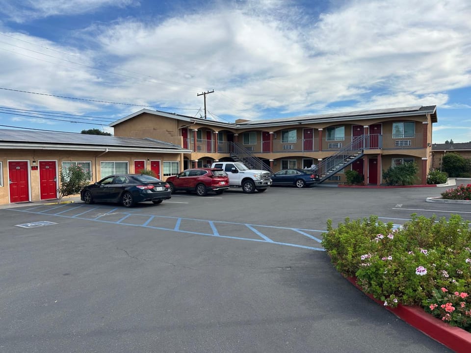 desert inn motel Motel in Corona