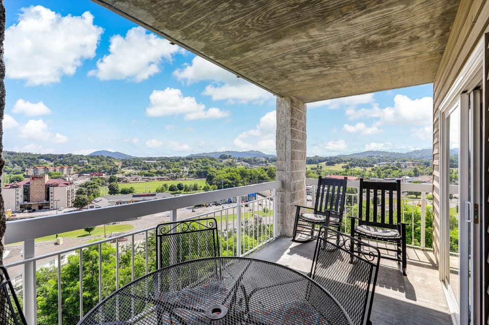 Whispering Pines Condos by VTrips Hotel in Pigeon Forge