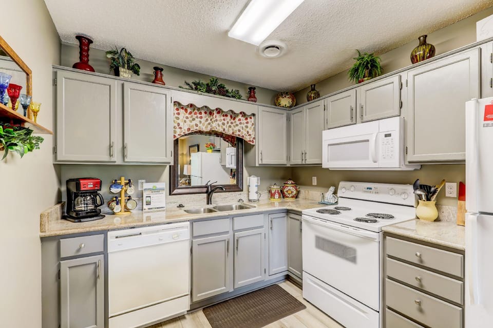 Whispering Pines Condos by VTrips Hotel in Pigeon Forge