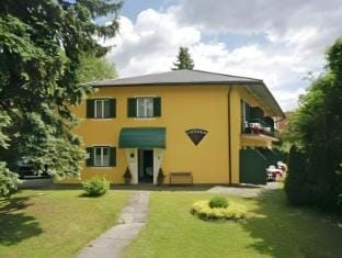 Gastehaus Wrann Hotel in Velden am Wörthersee