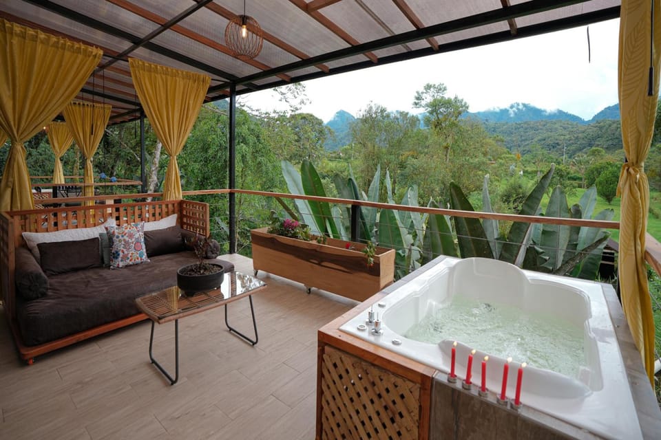 Suites Casa ColibrI Lodge in Pichincha