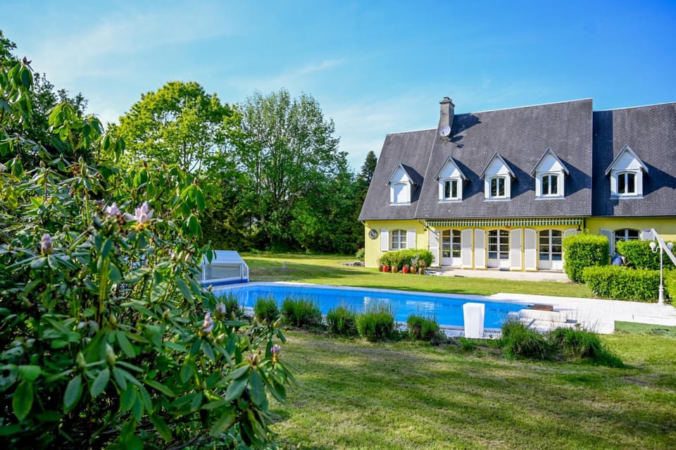La Fontaine Dort Hotel in Normandy