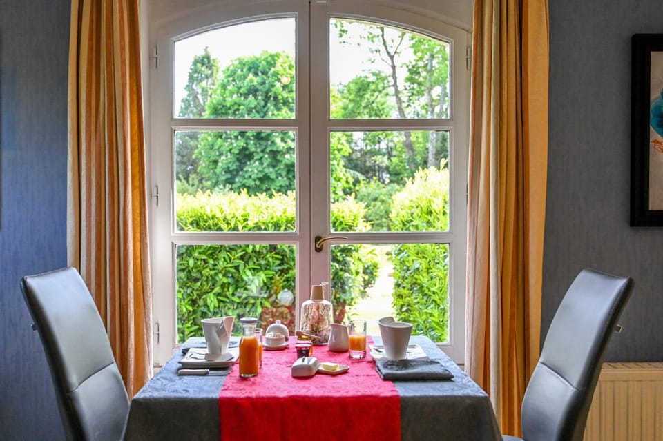 La Fontaine Dort Hotel in Normandy