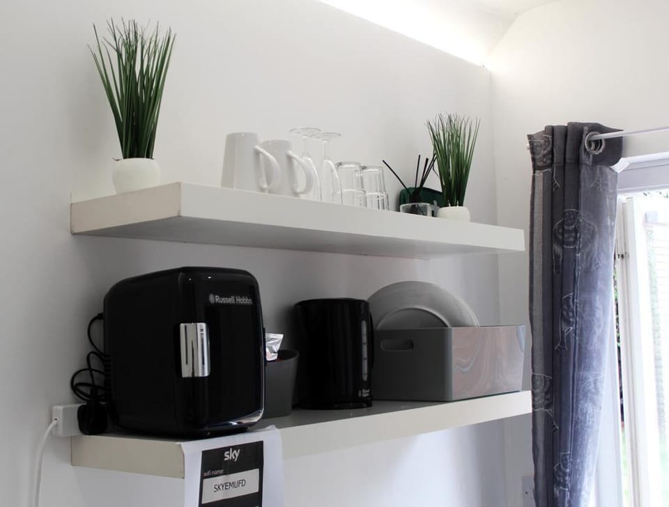 Beautiful 1-bed Studio in Uxbridge, London Hotel in Uxbridge