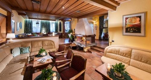 Hotel Cavallino Bianco - Weisses Roessl Hotel in San Candido