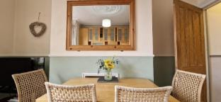 Lovely Victorian Apartment in Clifton Village Hotel in Bristol