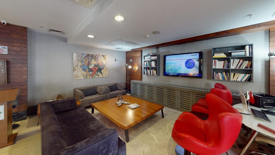 Shared lounge/TV area