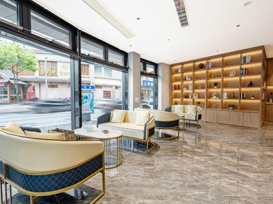 Huzhou Quanya Hotel (Nanxun Shuanglin Phoenix Culture Square) Hotel in Suzhou