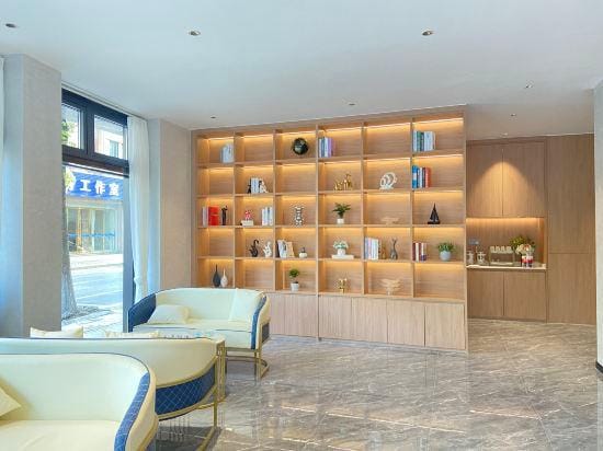 Huzhou Quanya Hotel (Nanxun Shuanglin Phoenix Culture Square) Hotel in Suzhou