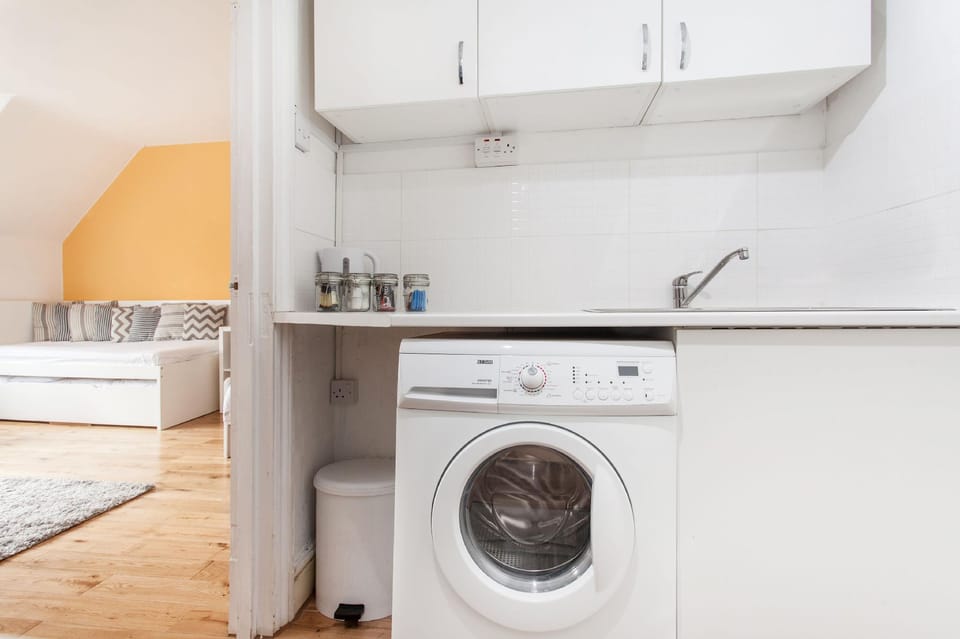 Cosy High Floor Studio Greek Street Soho Hotel in City of Westminster