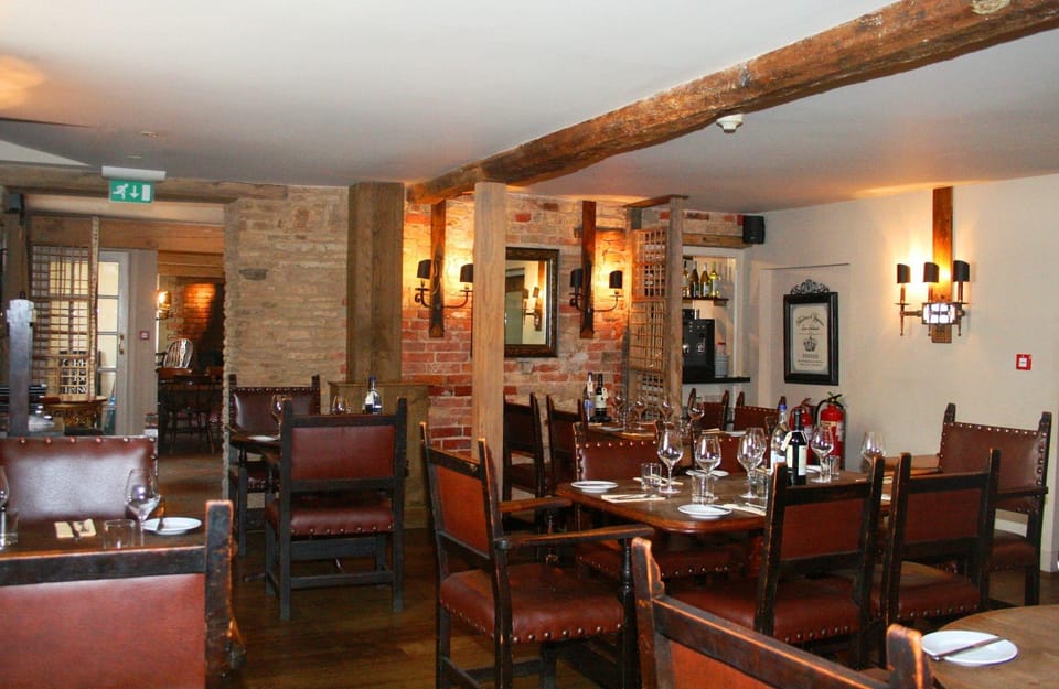 Queens Head Inn Hotel in Huntingdonshire District