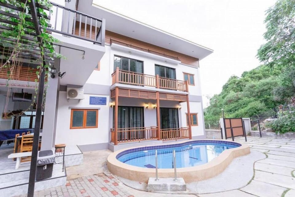 Baan Fueng Fah 102 Pool Villa Resort in Nong Kae
