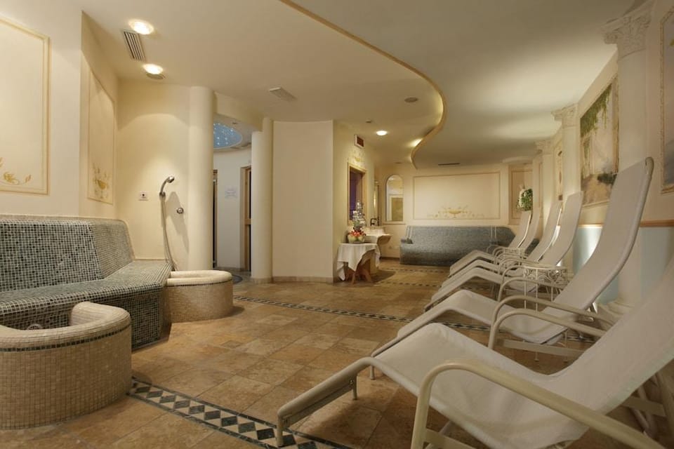 Cavallino Lovely Hotel Hotel in Trentino-South Tyrol