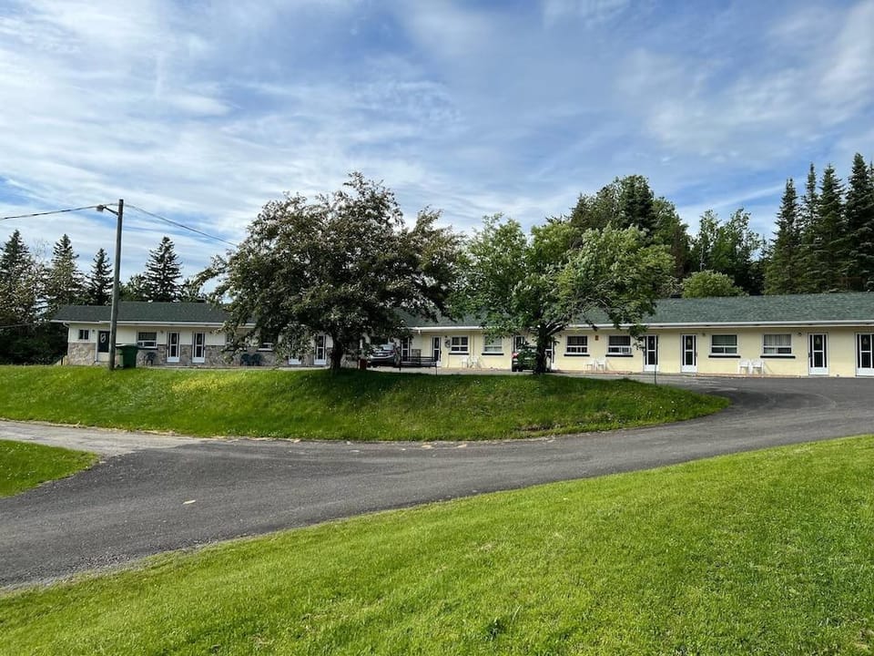 La Roma Motel Hotel in Edmundston