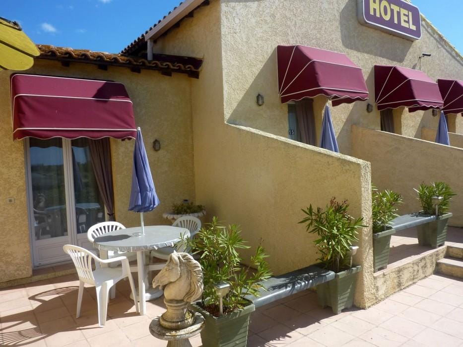 Longo Maï Hotel in Arles