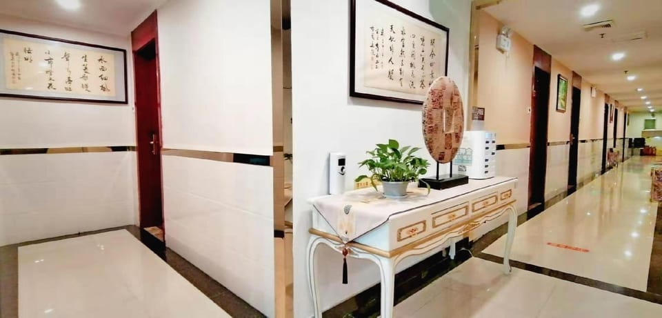 Huashang Hostel Hotel in Shenzhen